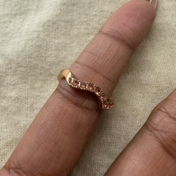 Pink curvy wedding band ring - Picture 3 of 5